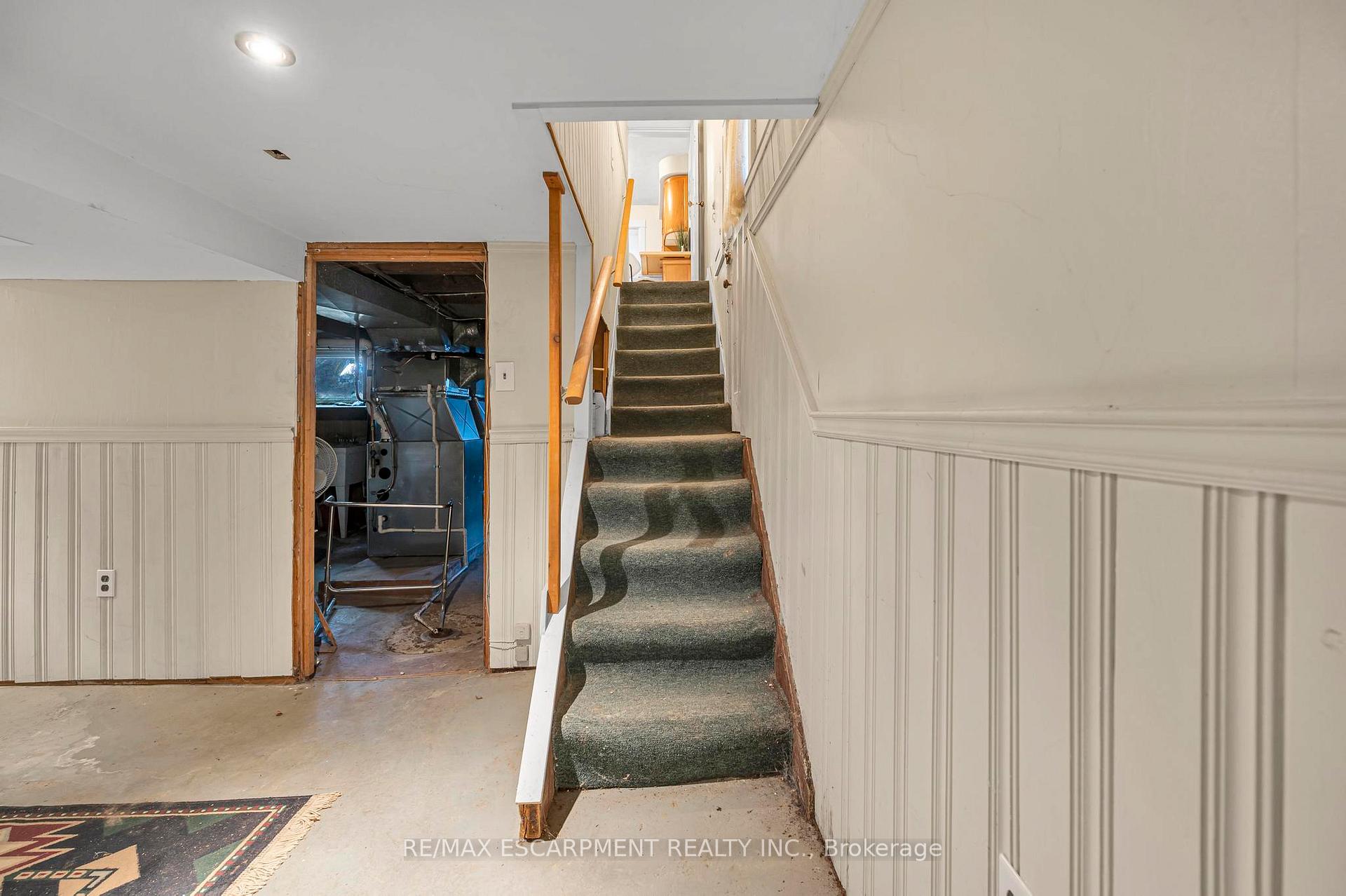 Photo 13 of 274 Edgemont Street S, Hamilton, Delta — HOMEH