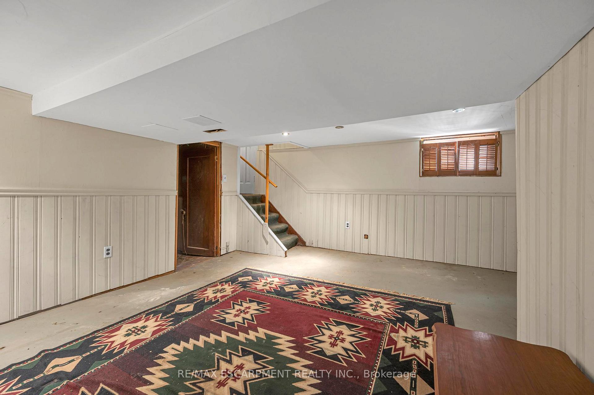 Photo 14 of 274 Edgemont Street S, Hamilton, Delta — HOMEH