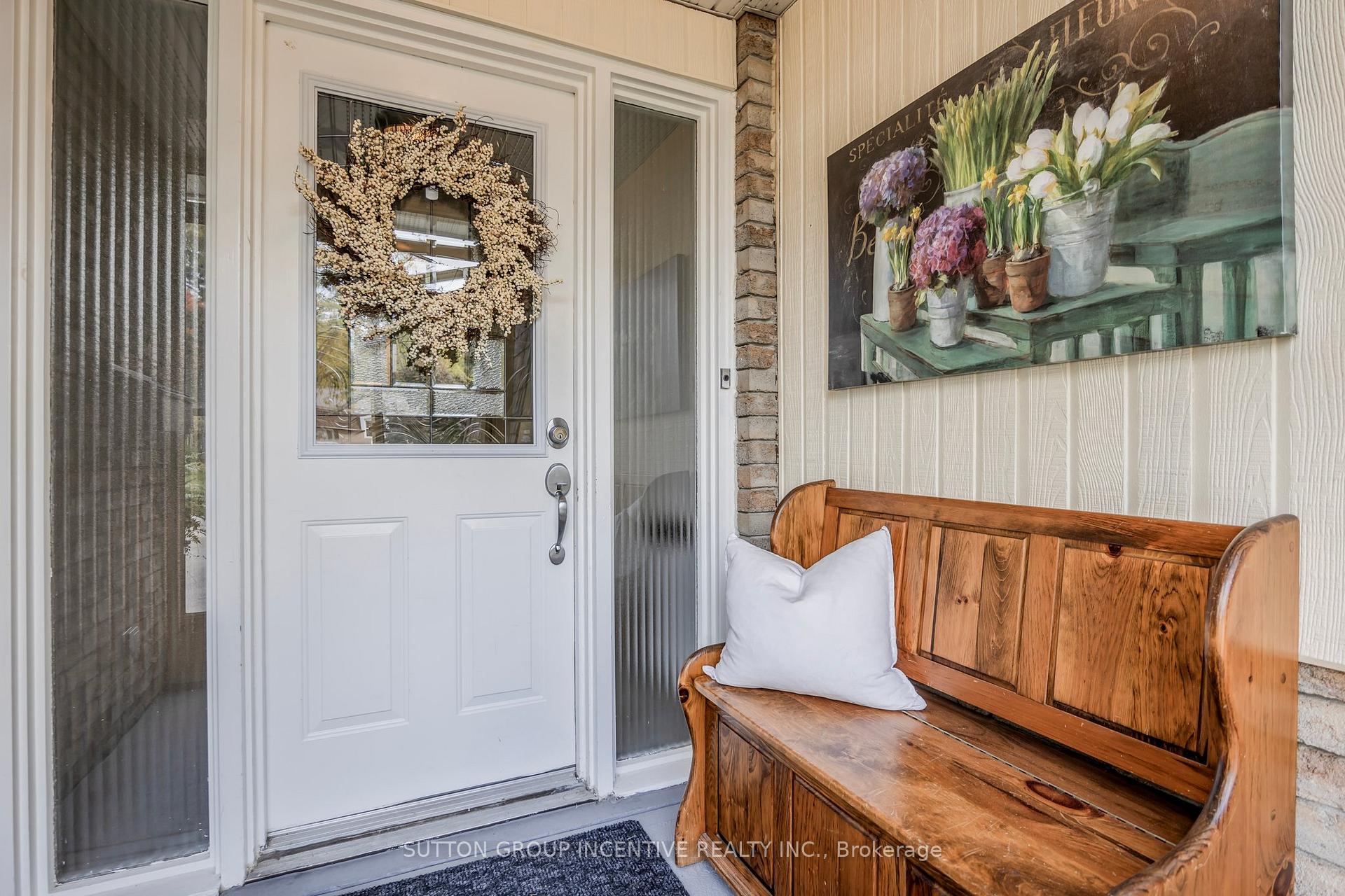 Photo 3 of 25 Eileen Drive, Barrie, Allandale — HOMEH