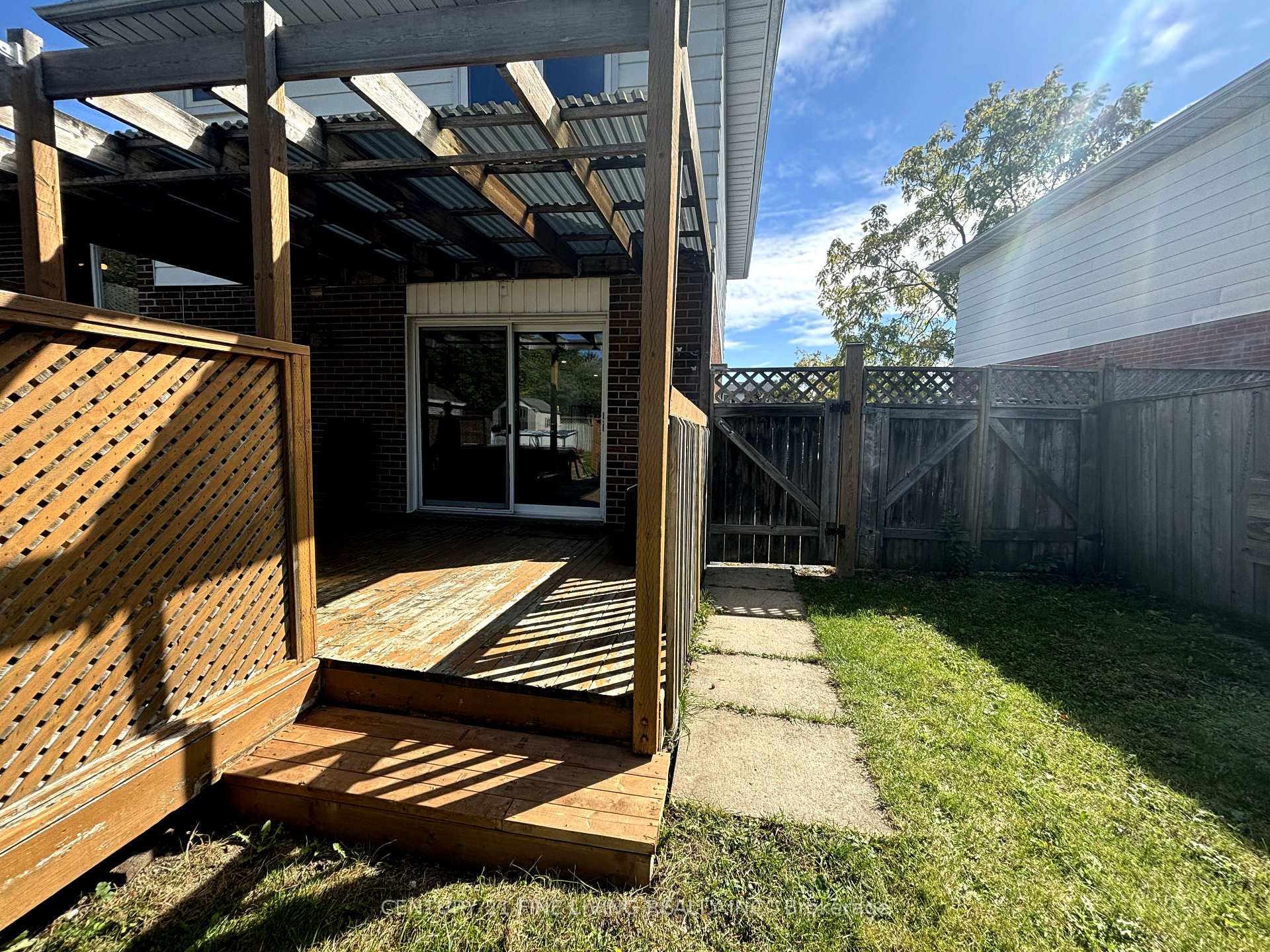 Photo 2 of 41 Esplanade Road, Brampton, Southgate — HOMEH