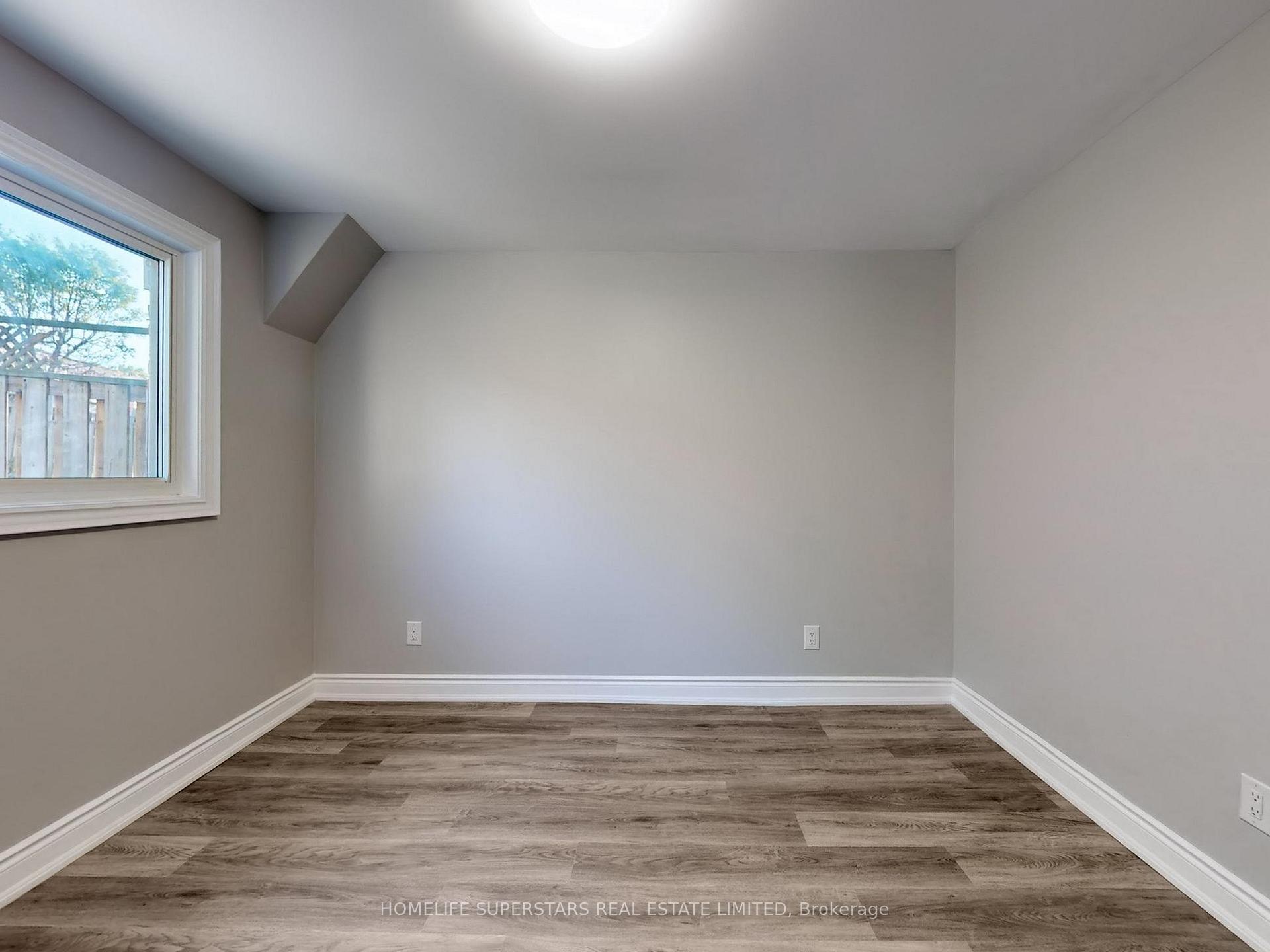 Photo 33 of 141 Salisbury Circle, Brampton, Brampton North — HOMEH