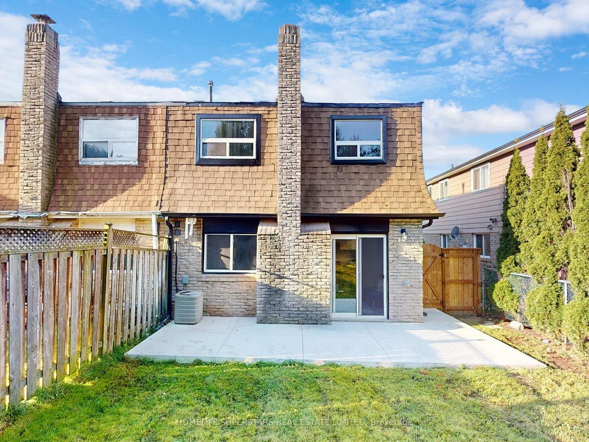 Photo 37 of 141 Salisbury Circle, Brampton, Brampton North — HOMEH