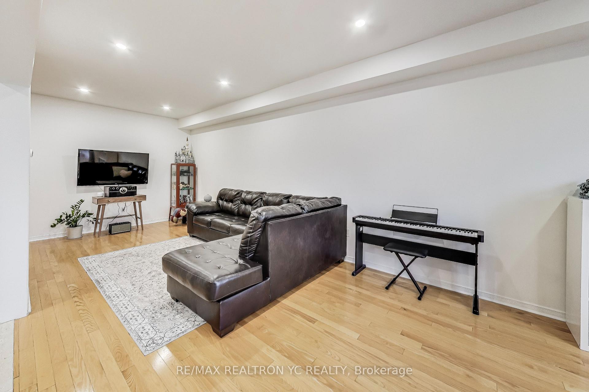 Photo 5 of 39 Catalpa Crescent, Vaughan, Patterson — HOMEH