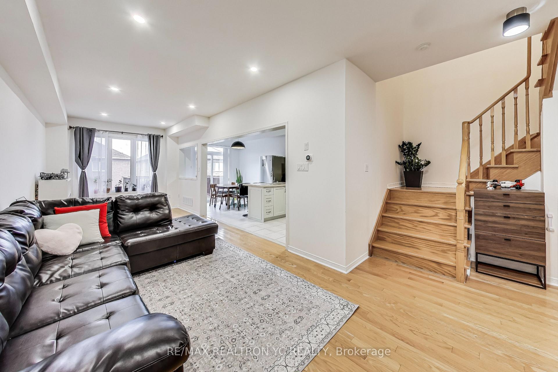 Photo 6 of 39 Catalpa Crescent, Vaughan, Patterson — HOMEH