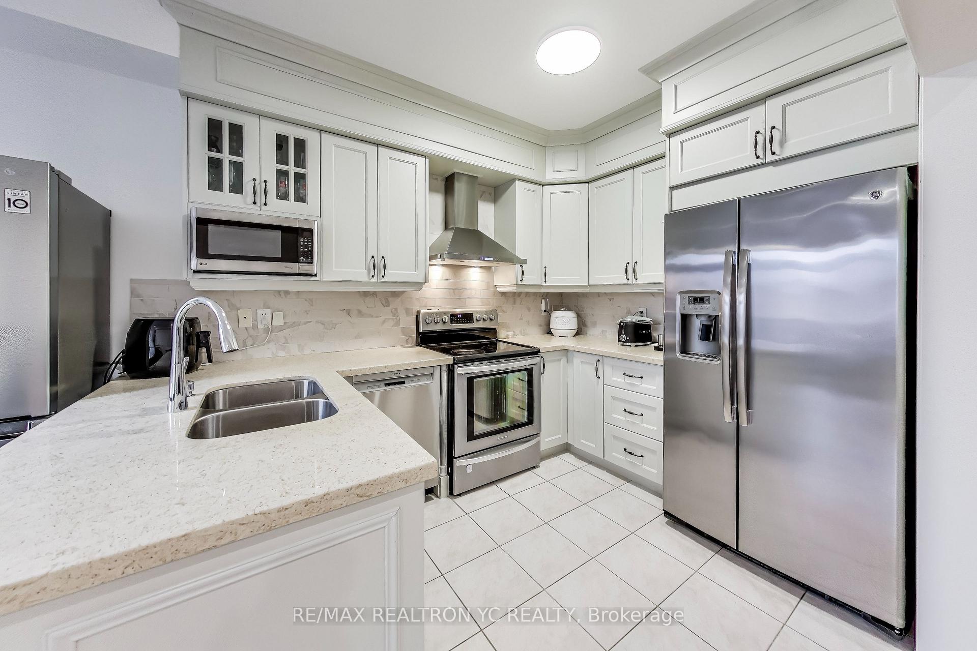 Photo 7 of 39 Catalpa Crescent, Vaughan, Patterson — HOMEH