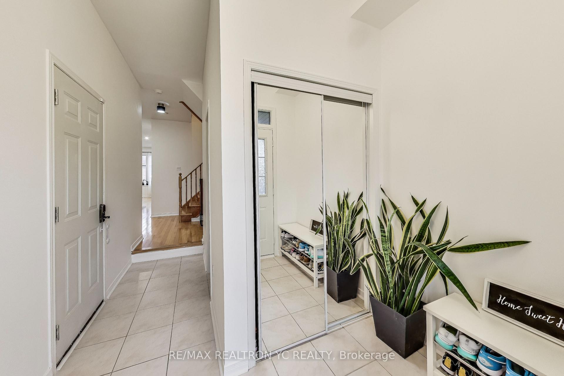 Photo 12 of 39 Catalpa Crescent, Vaughan, Patterson — HOMEH