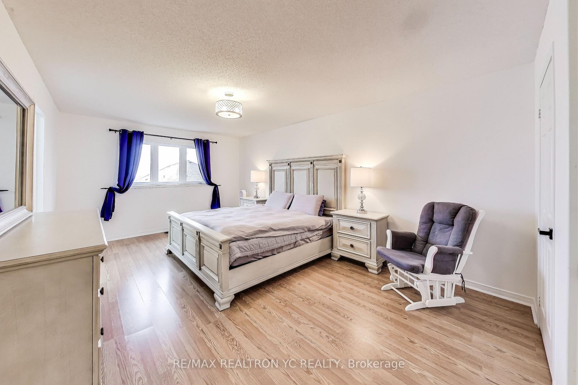 Photo 14 of 39 Catalpa Crescent, Vaughan, Patterson — HOMEH