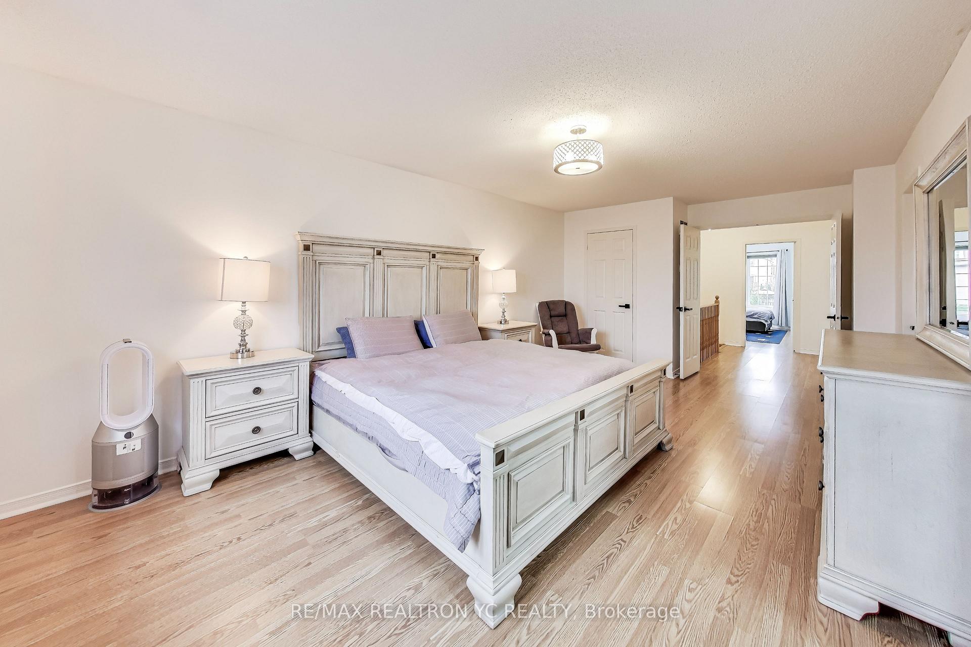 Photo 15 of 39 Catalpa Crescent, Vaughan, Patterson — HOMEH