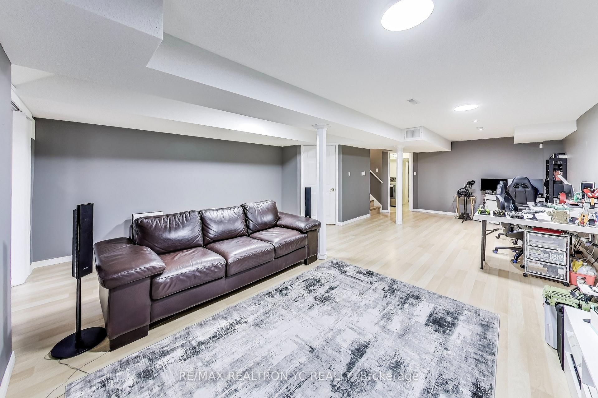 Photo 22 of 39 Catalpa Crescent, Vaughan, Patterson — HOMEH