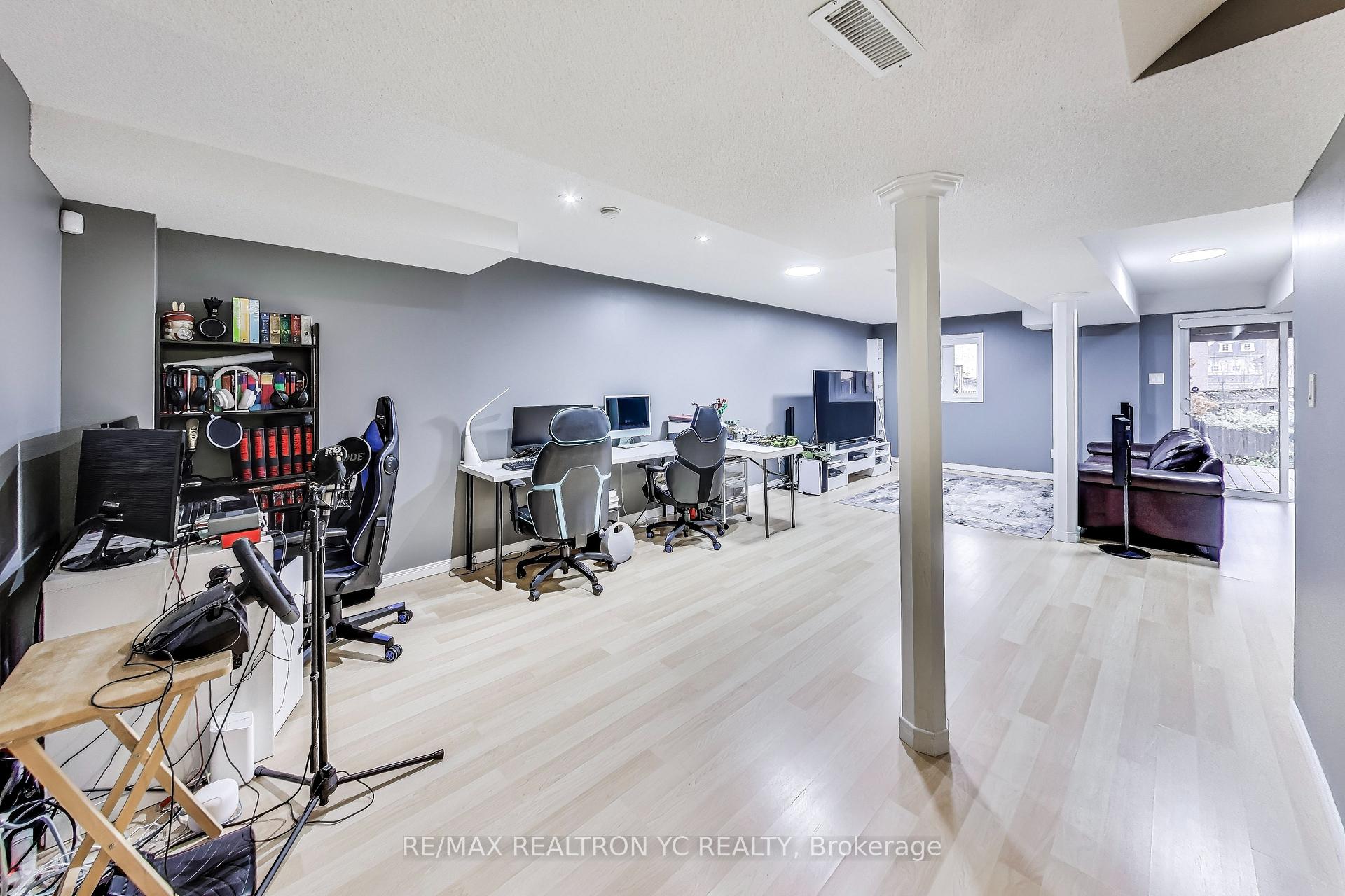Photo 24 of 39 Catalpa Crescent, Vaughan, Patterson — HOMEH