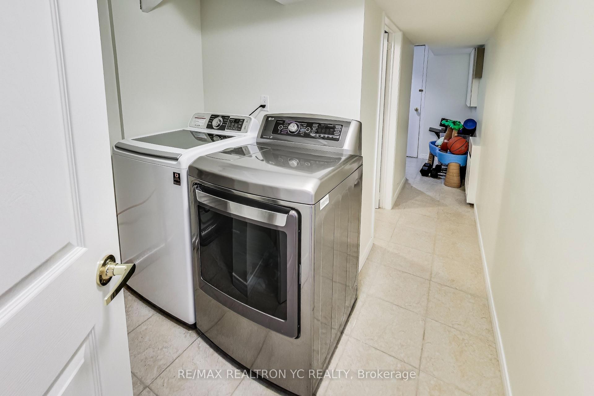 Photo 28 of 39 Catalpa Crescent, Vaughan, Patterson — HOMEH