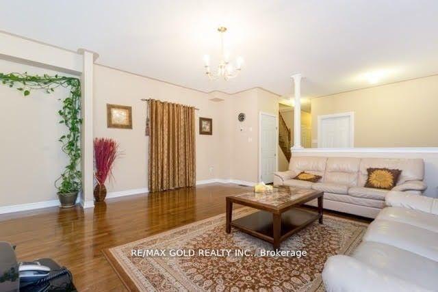 Photo 15 of Unit Upper, 87 Crumlin Crescent, Brampton, Credit Valley — HOMEH