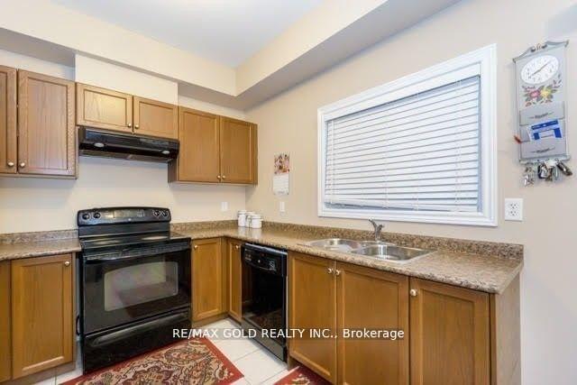 Photo 5 of Unit Upper, 87 Crumlin Crescent, Brampton, Credit Valley — HOMEH
