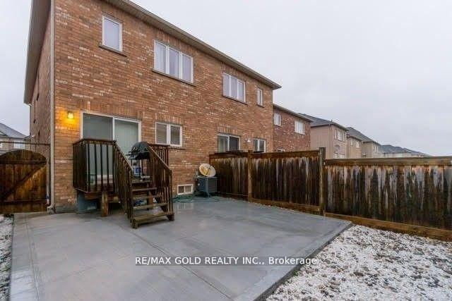 Photo 13 of Unit Upper, 87 Crumlin Crescent, Brampton, Credit Valley — HOMEH