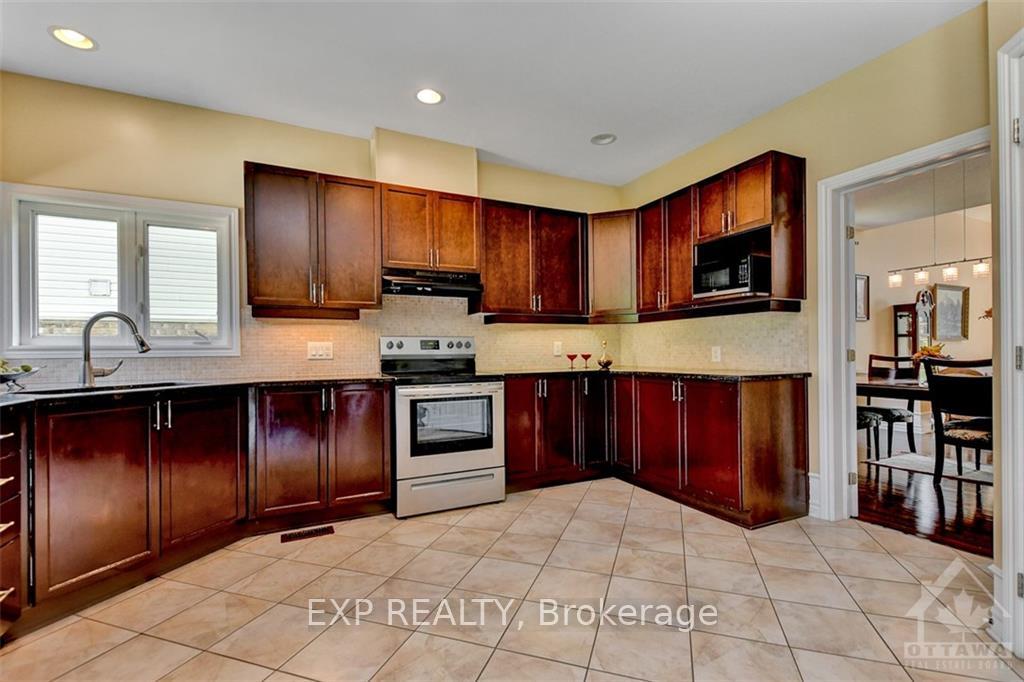 Photo 8 of 135 Riversedge Crescent, Ottawa, Riverside South/Gloucester Glen — HOMEH