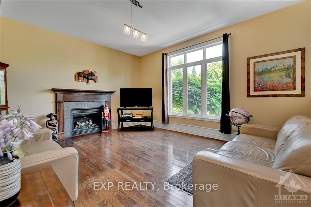 Photo 11 of 135 Riversedge Crescent, Ottawa, Riverside South/Gloucester Glen — HOMEH