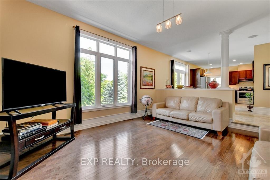 Photo 12 of 135 Riversedge Crescent, Ottawa, Riverside South/Gloucester Glen — HOMEH