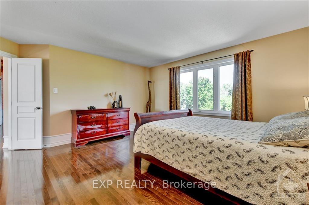 Photo 16 of 135 Riversedge Crescent, Ottawa, Riverside South/Gloucester Glen — HOMEH