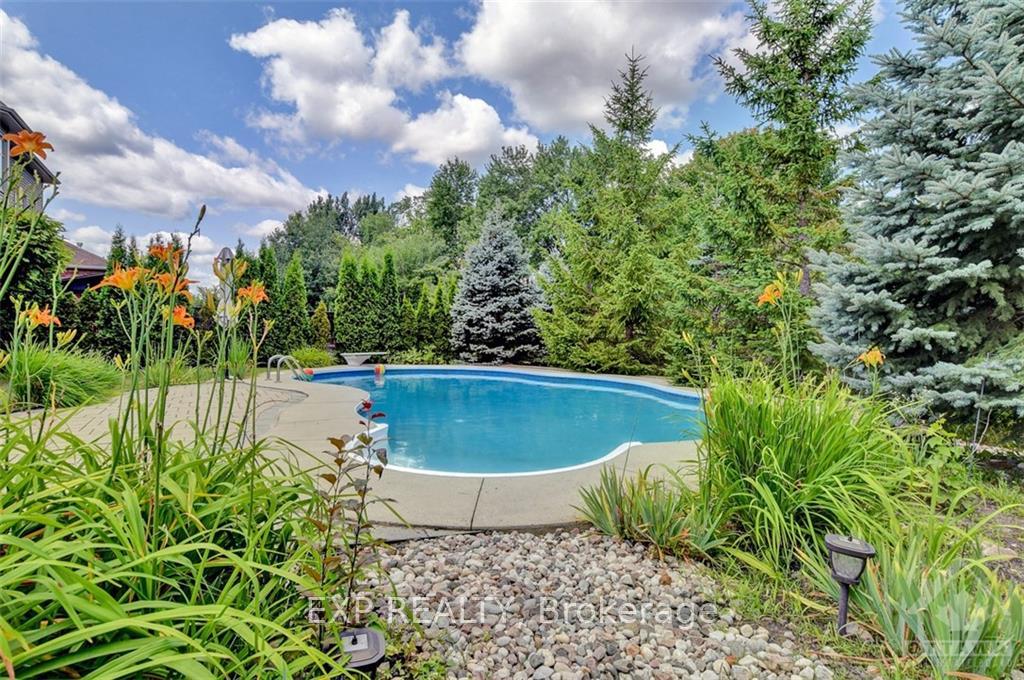Photo 25 of 135 Riversedge Crescent, Ottawa, Riverside South/Gloucester Glen — HOMEH