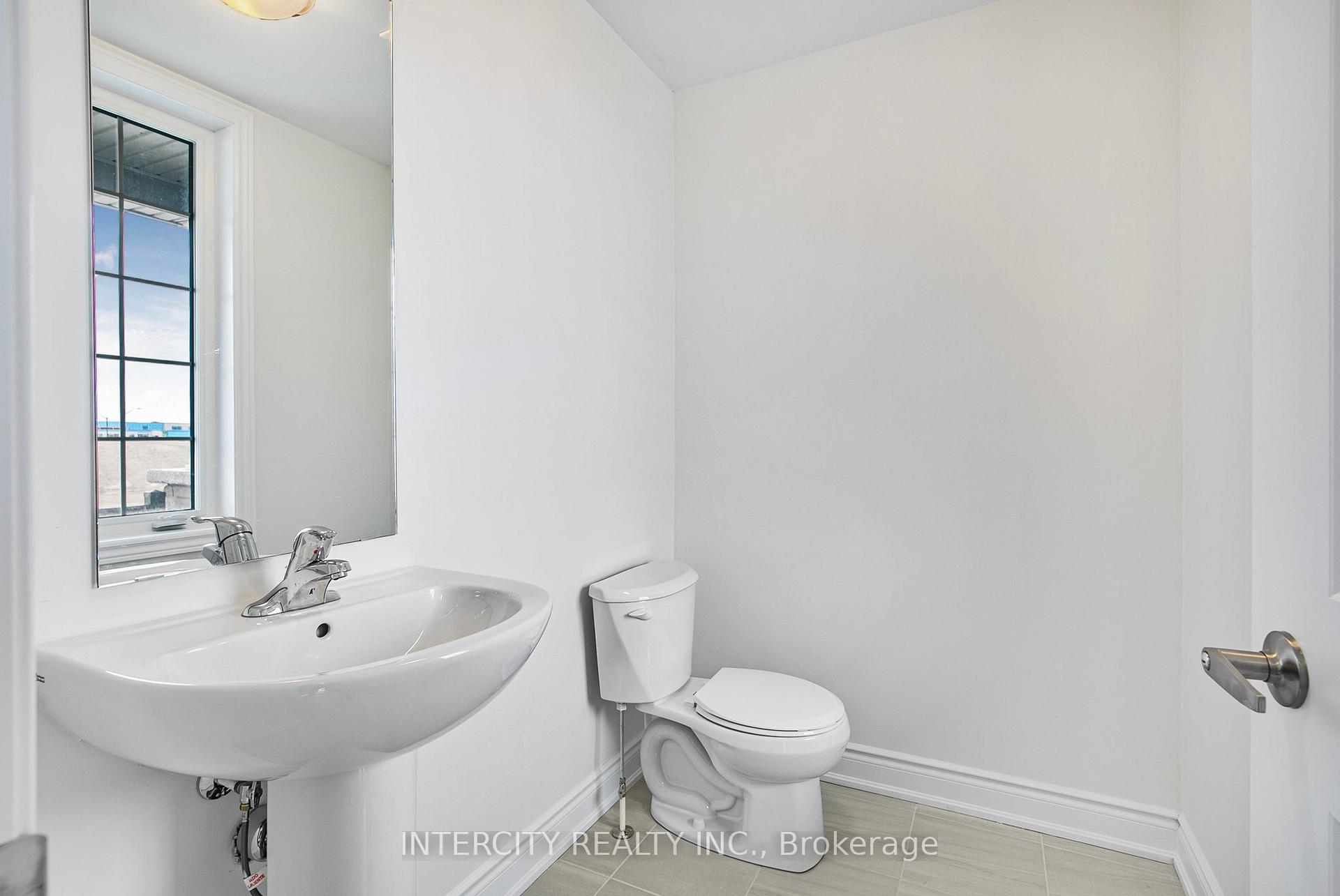 Photo 12 of 11 Carriage Lane N, Wasaga Beach — HOMEH