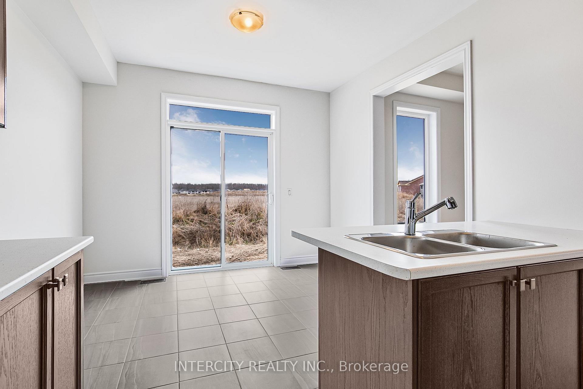Photo 19 of 11 Carriage Lane N, Wasaga Beach — HOMEH