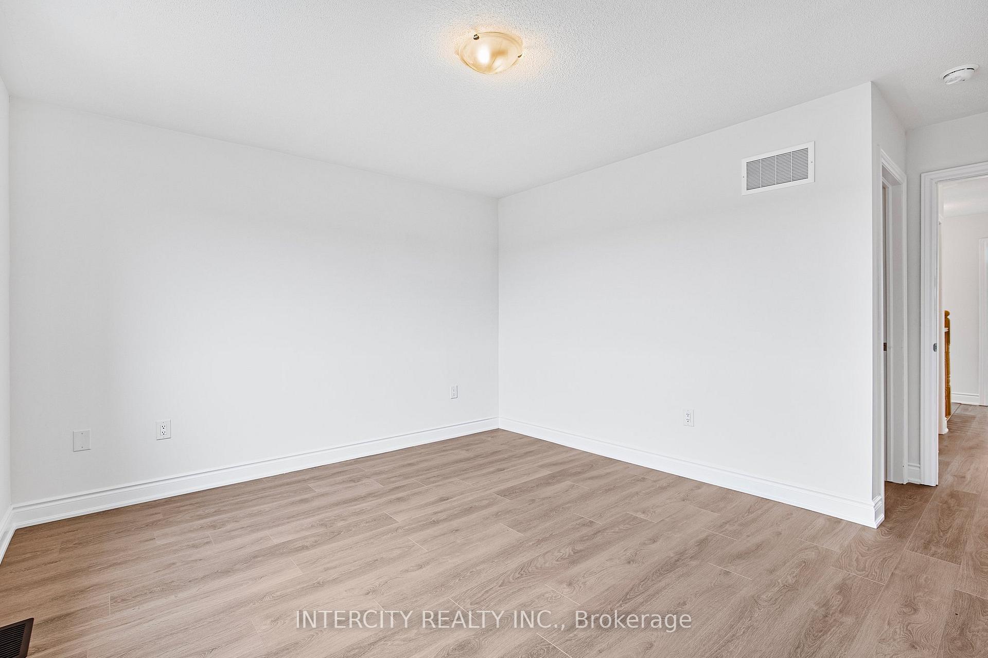 Photo 64 of 11 Carriage Lane N, Wasaga Beach — HOMEH