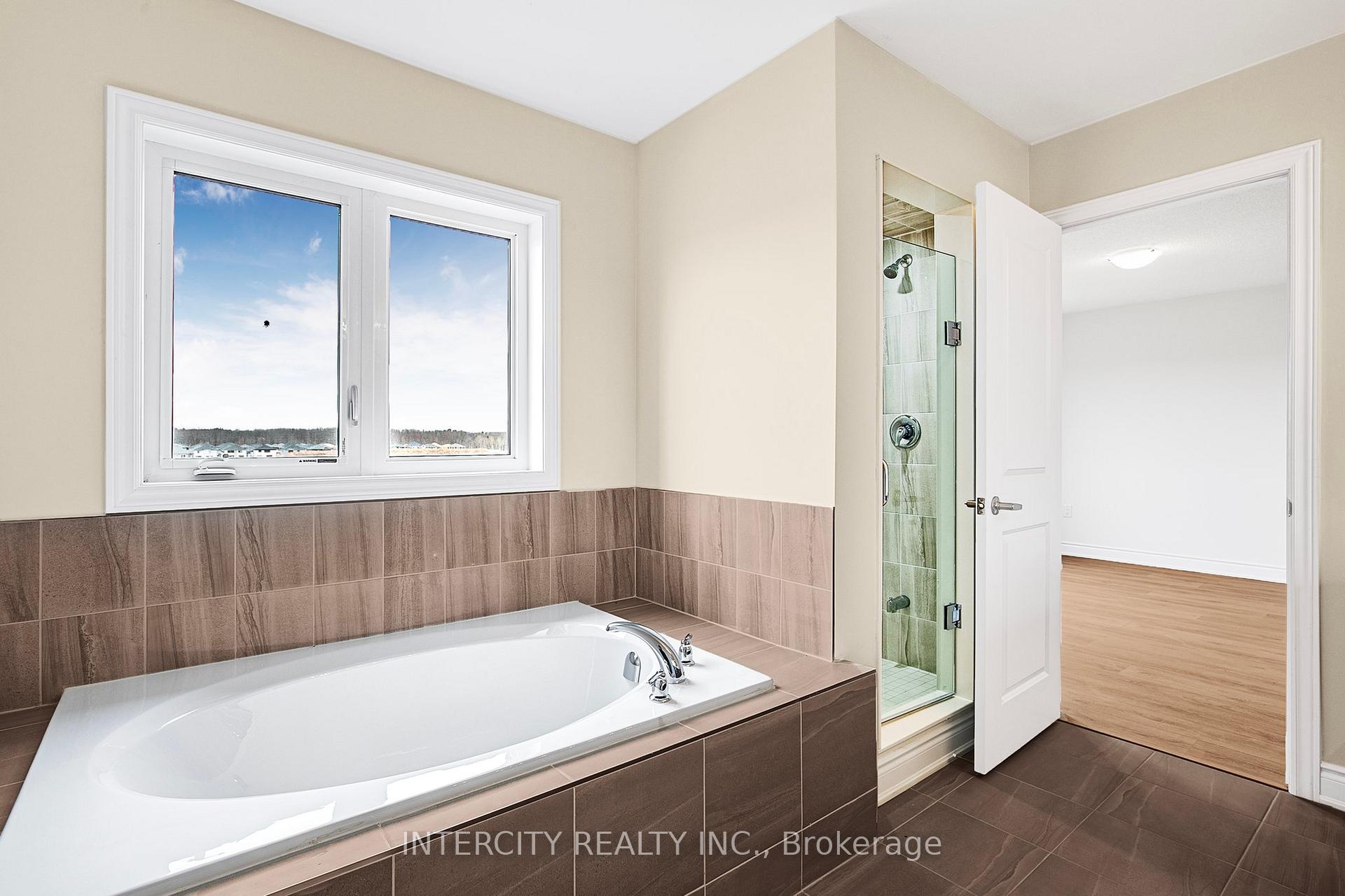 Photo 67 of 11 Carriage Lane N, Wasaga Beach — HOMEH