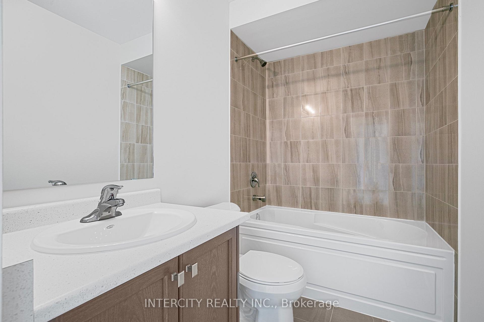 Photo 74 of 11 Carriage Lane N, Wasaga Beach — HOMEH
