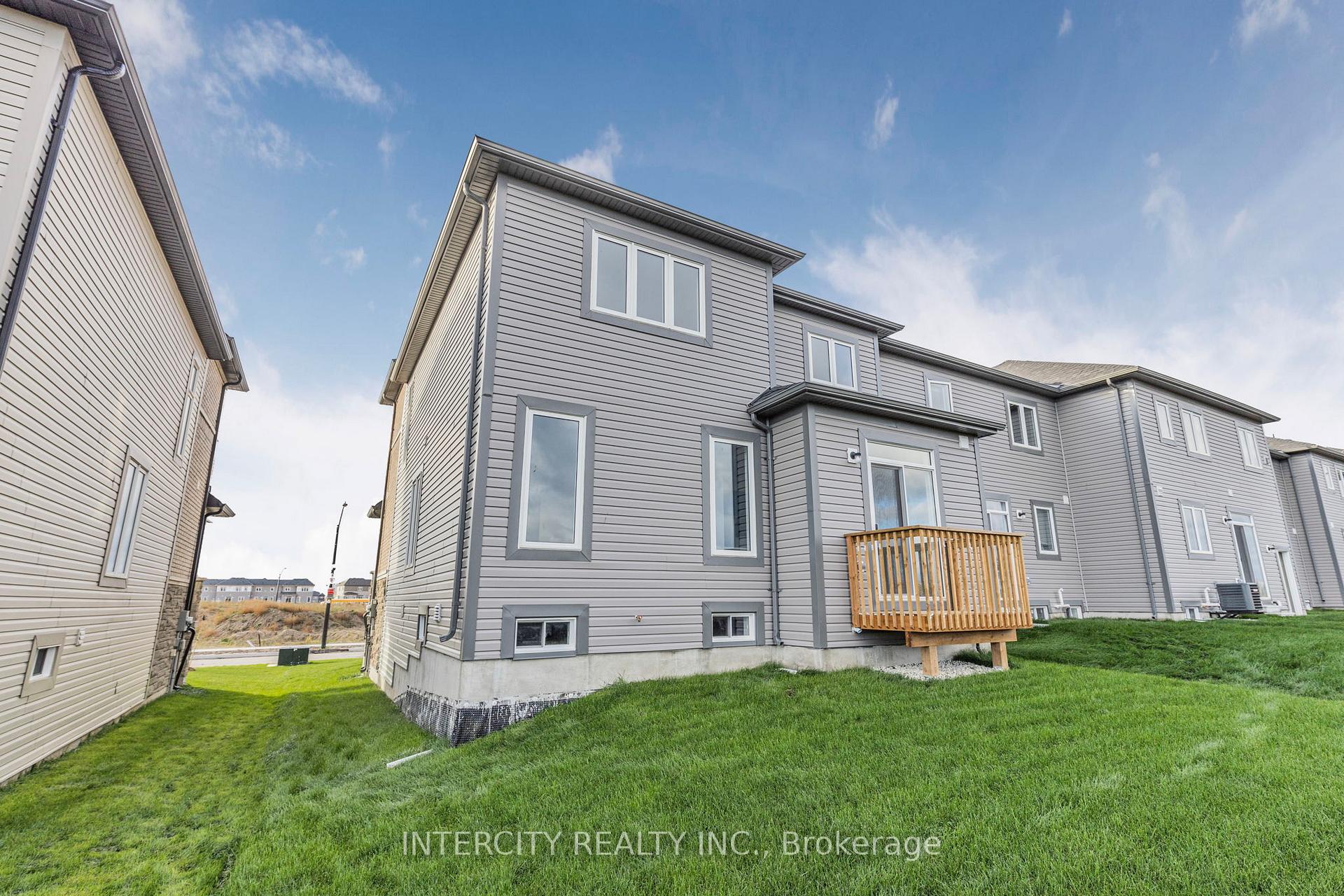 Photo 77 of 11 Carriage Lane N, Wasaga Beach — HOMEH