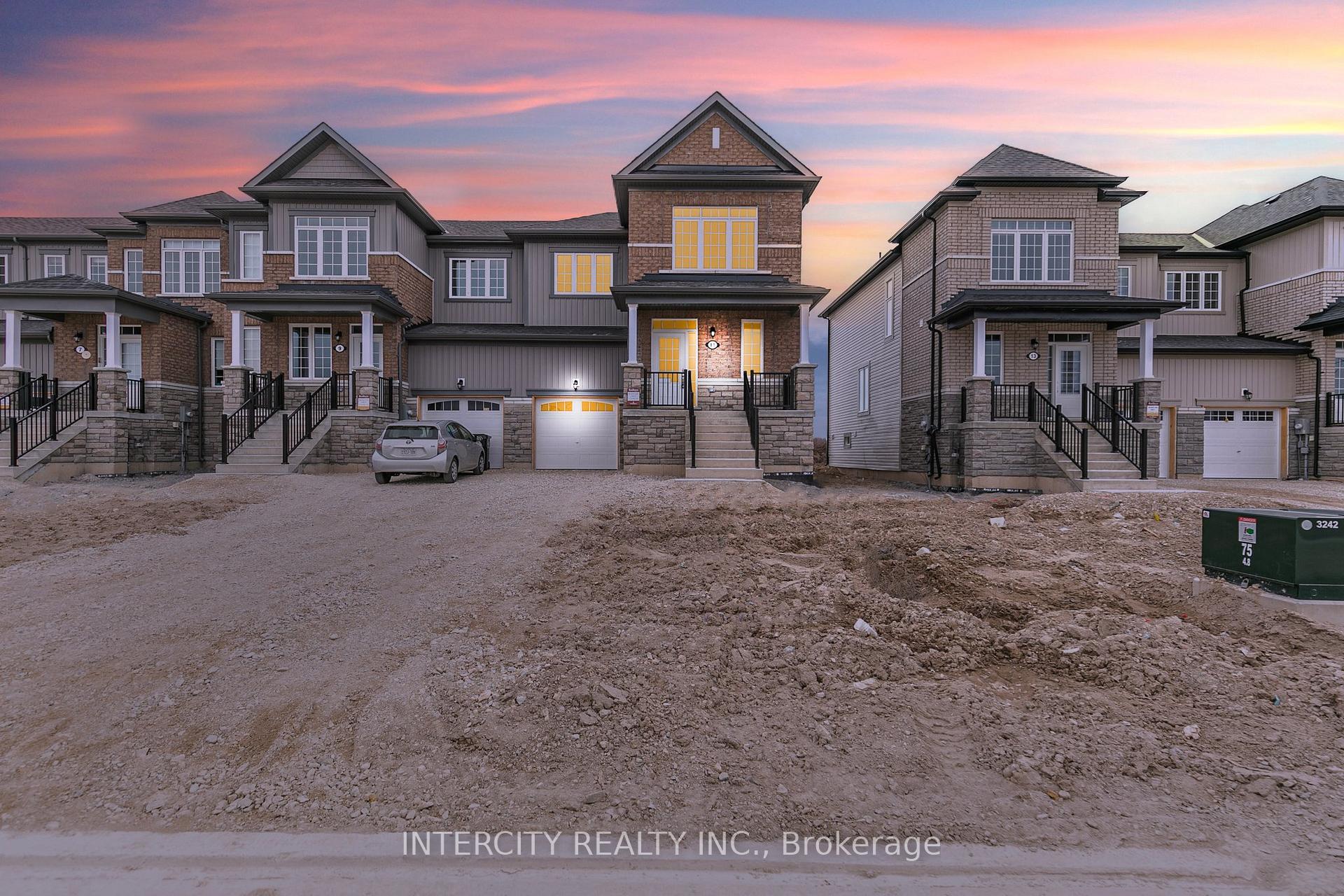 Photo 2 of 11 Carriage Lane N, Wasaga Beach — HOMEH