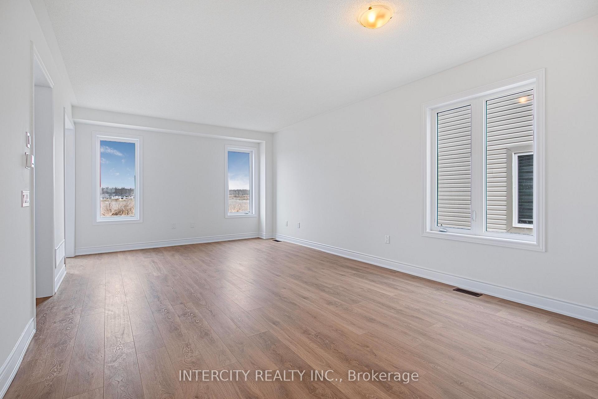 Photo 32 of 11 Carriage Lane N, Wasaga Beach — HOMEH