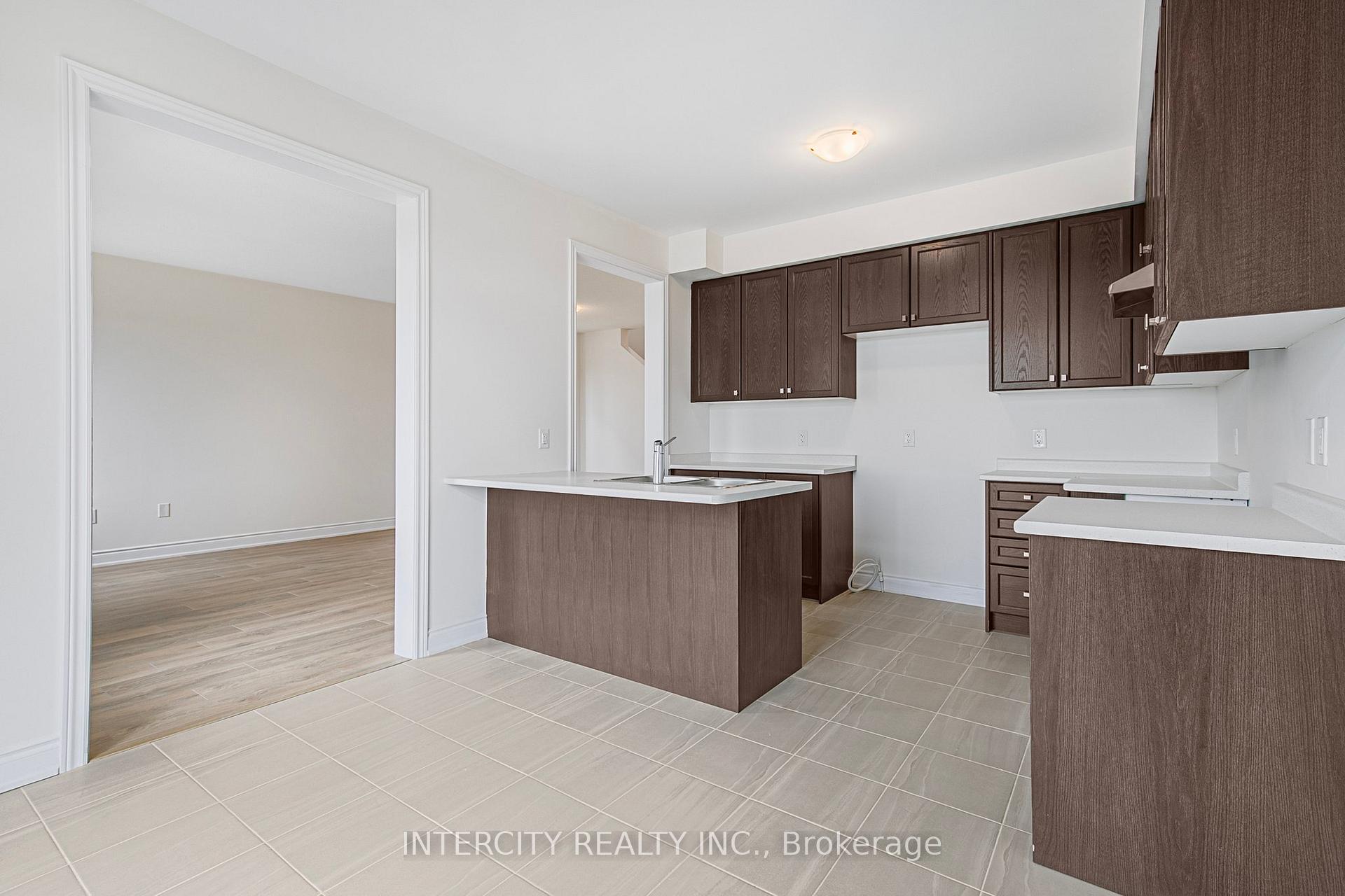 Photo 37 of 11 Carriage Lane N, Wasaga Beach — HOMEH
