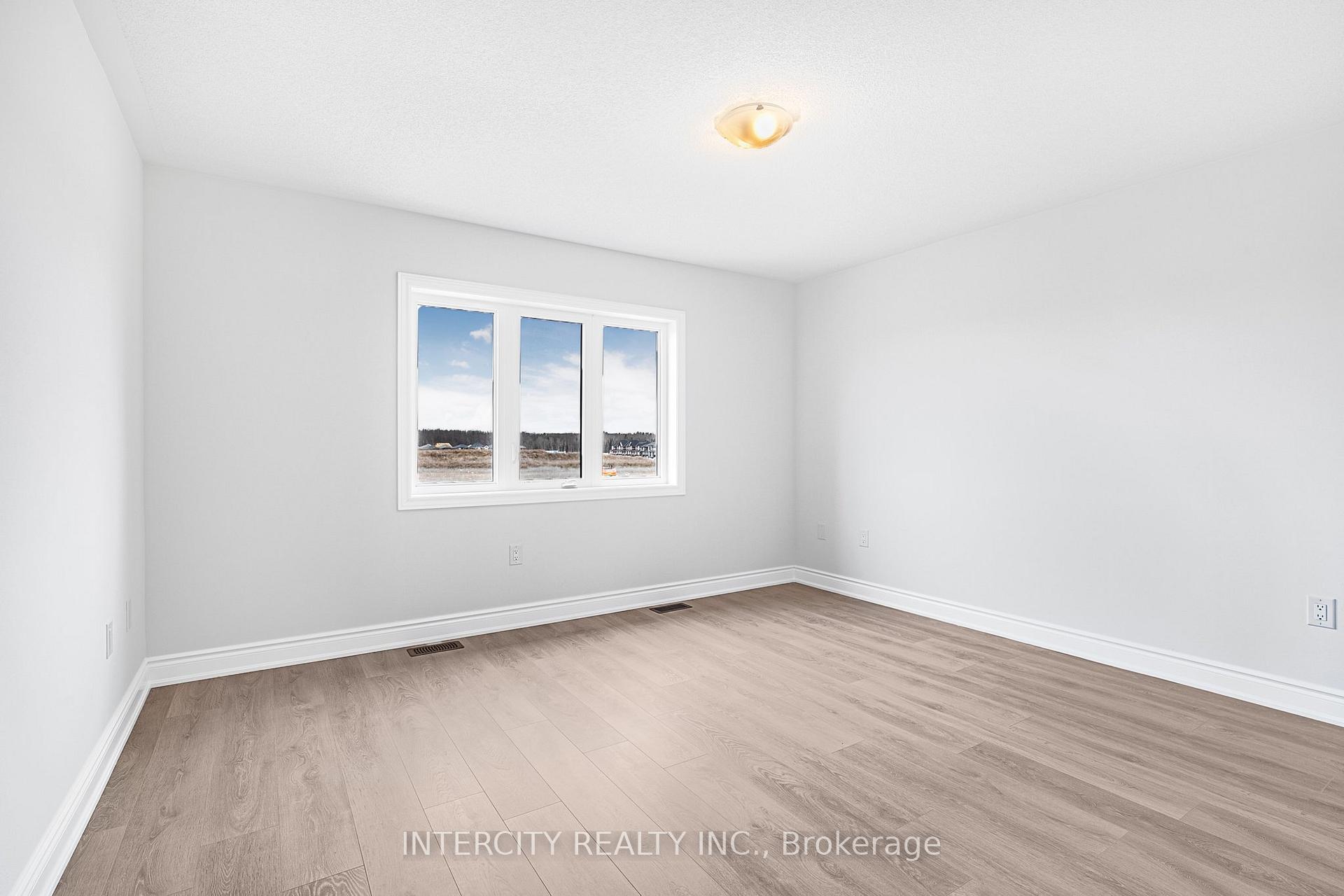 Photo 42 of 11 Carriage Lane N, Wasaga Beach — HOMEH
