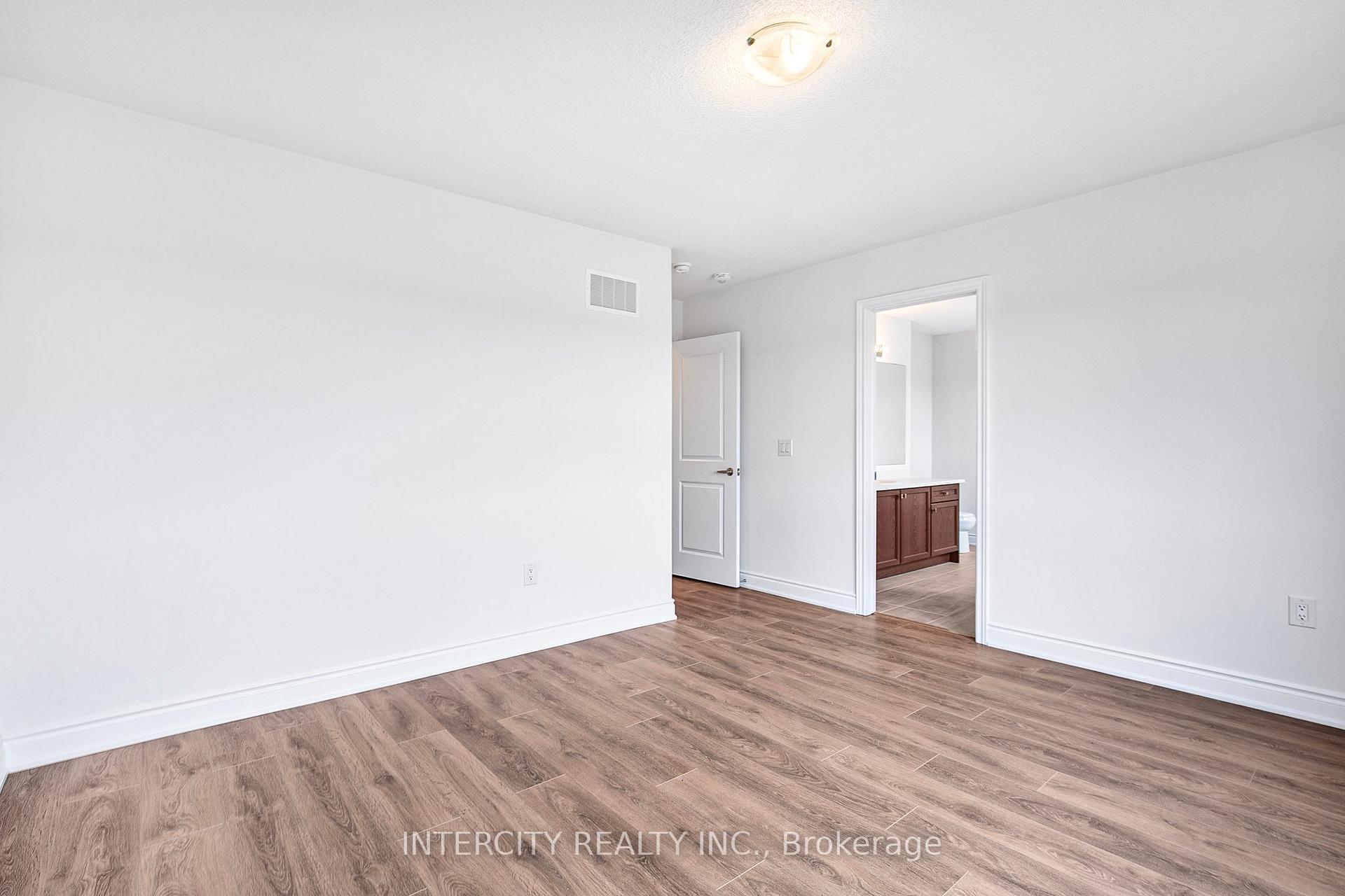 Photo 45 of 11 Carriage Lane N, Wasaga Beach — HOMEH