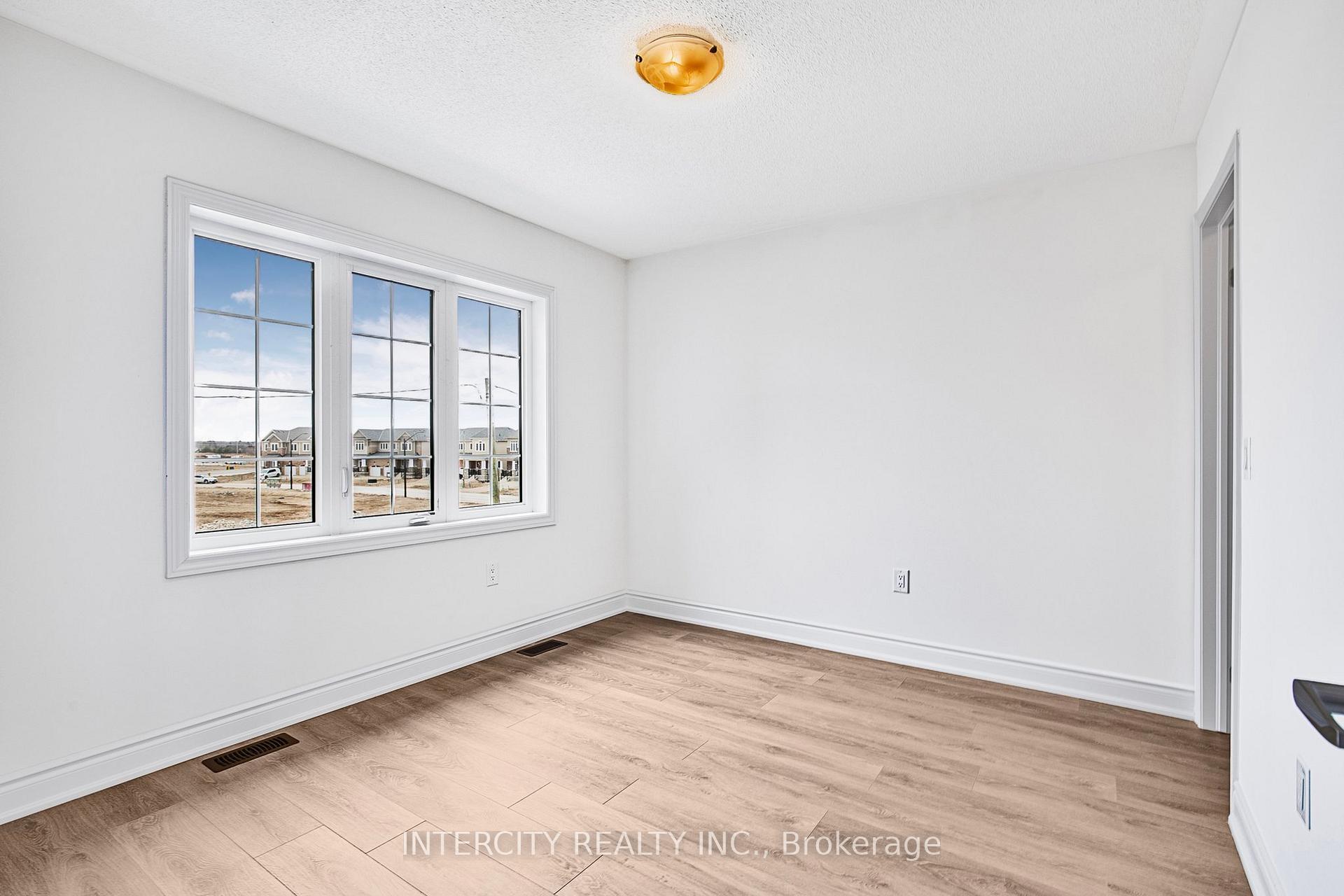 Photo 49 of 11 Carriage Lane N, Wasaga Beach — HOMEH