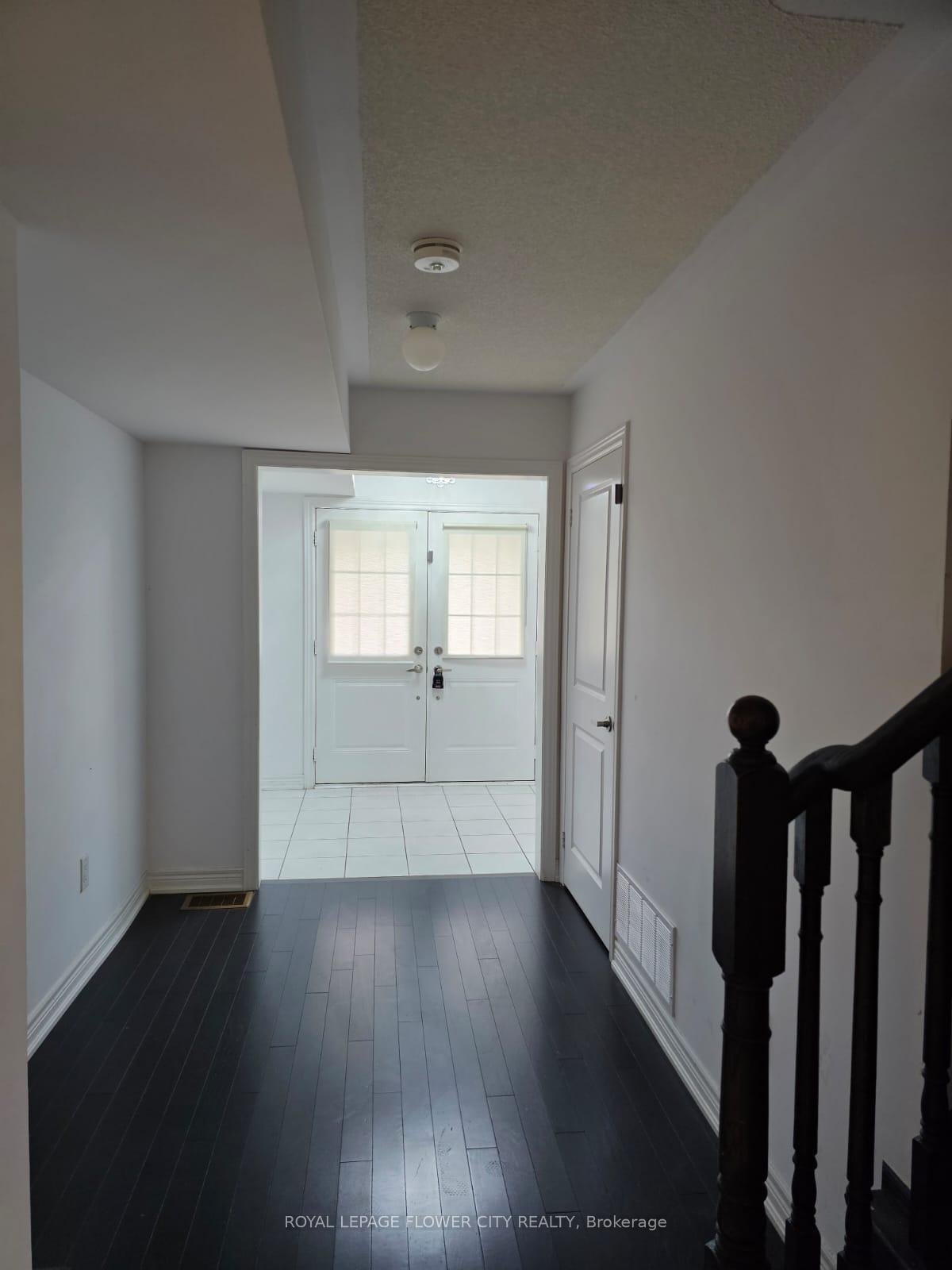 Photo 4 of 55 Fruitvale Circle, Brampton, Northwest Brampton — HOMEH