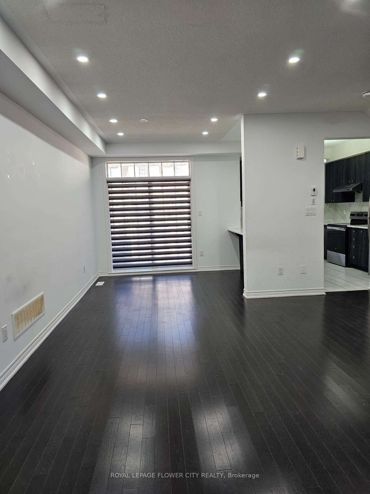 Photo 6 of 55 Fruitvale Circle, Brampton, Northwest Brampton — HOMEH