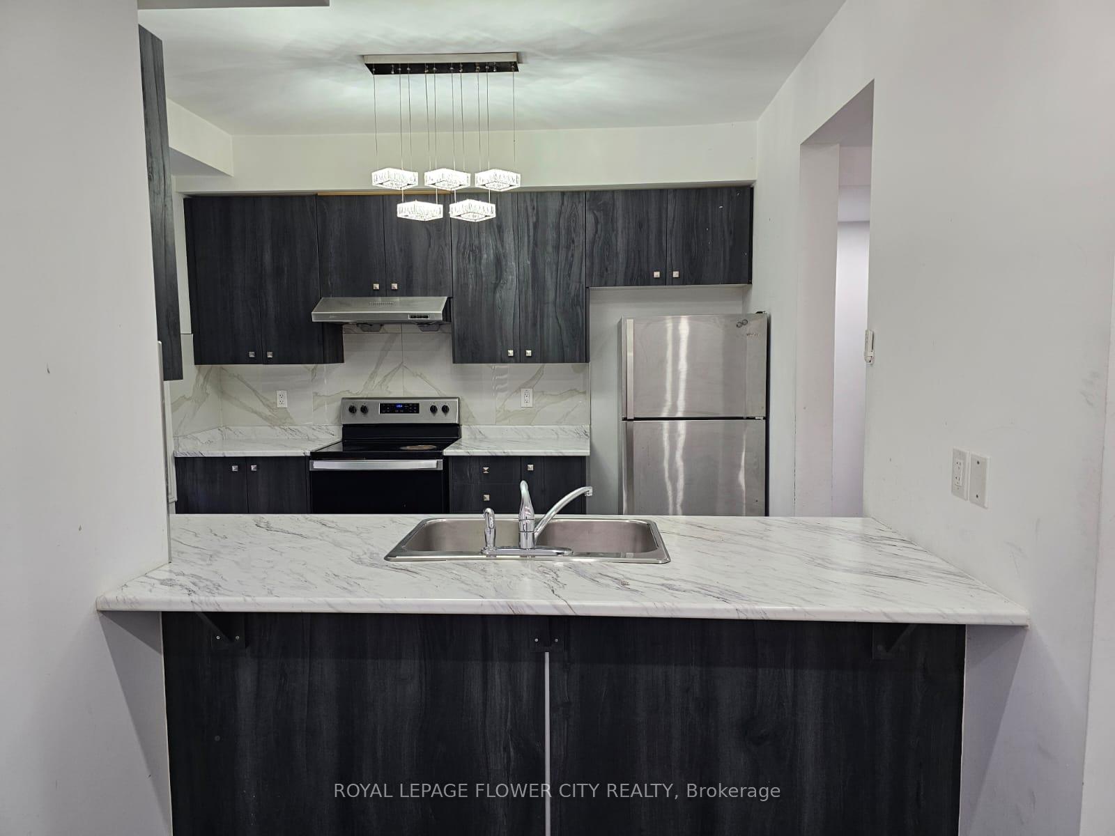 Photo 8 of 55 Fruitvale Circle, Brampton, Northwest Brampton — HOMEH