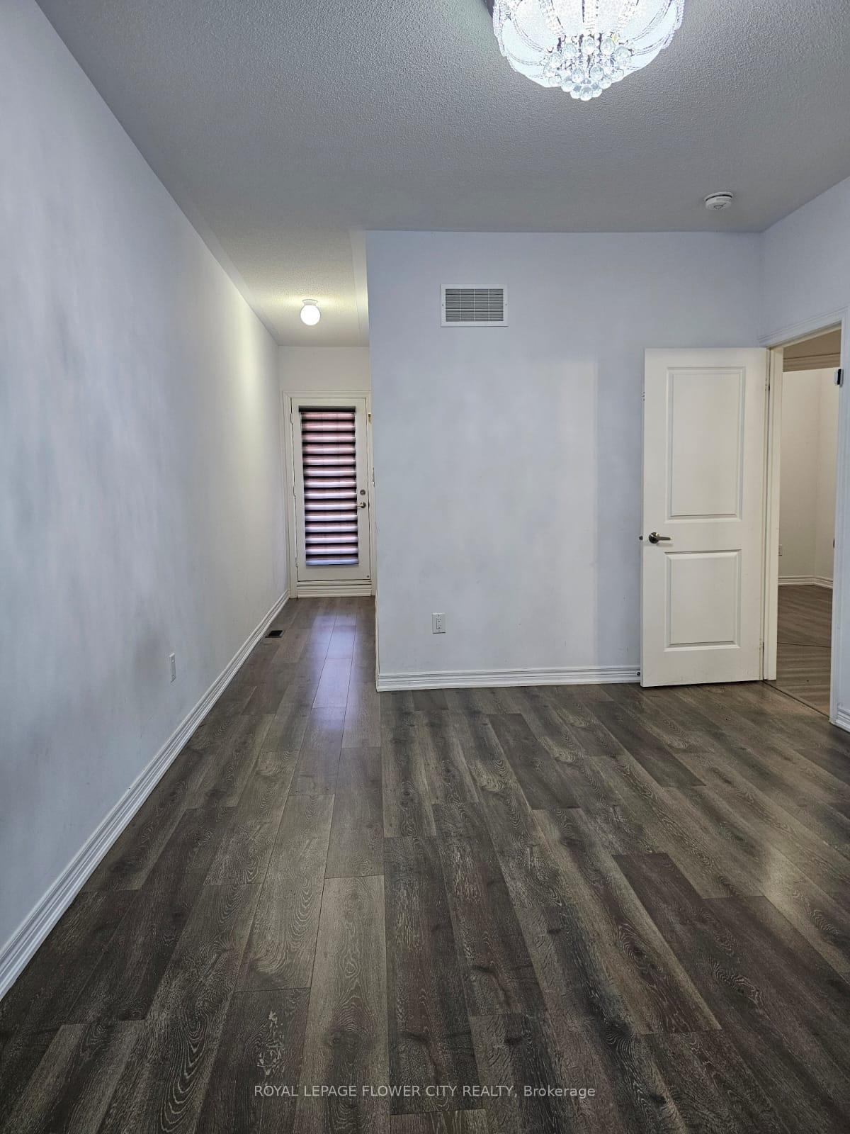 Photo 10 of 55 Fruitvale Circle, Brampton, Northwest Brampton — HOMEH