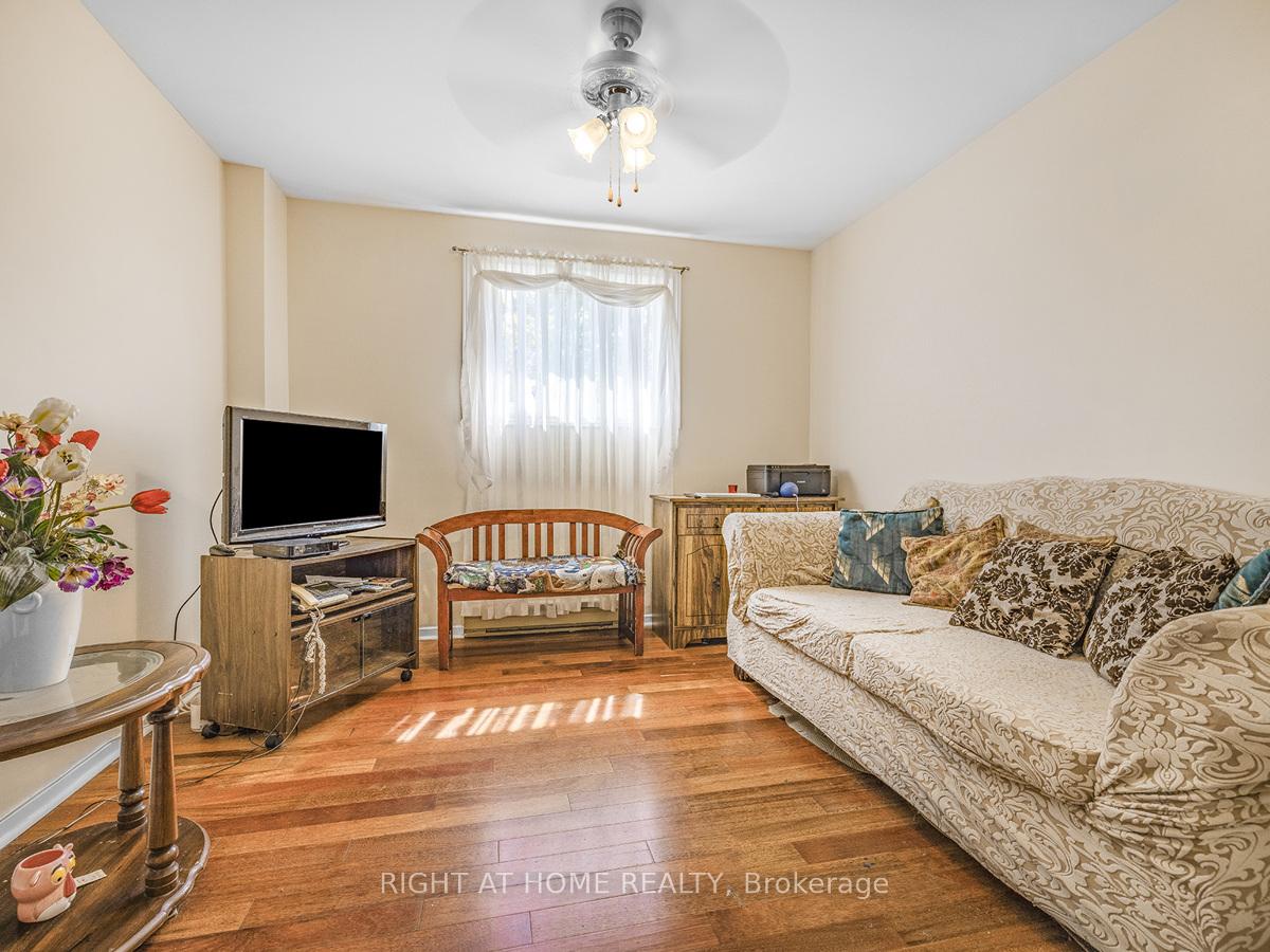Photo 10 of 1915 Faylee Crescent, Pickering, Liverpool — HOMEH