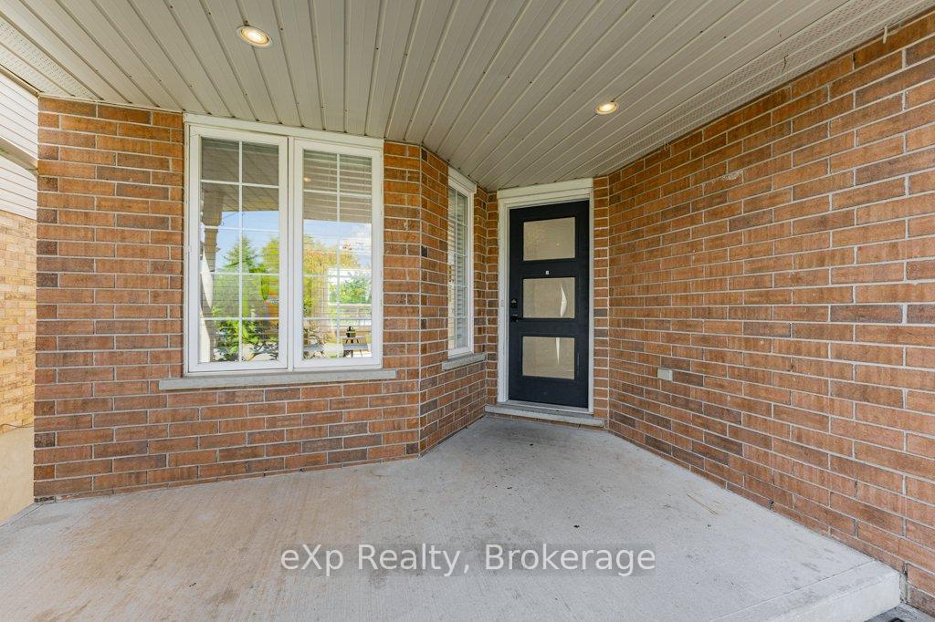 Photo 6 of 43 Boulder Crescent, Guelph, Clairfields/Hanlon Business Park — HOMEH