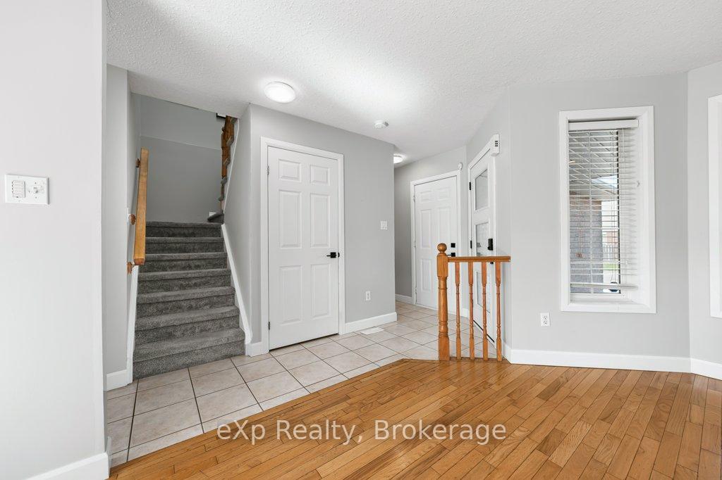 Photo 7 of 43 Boulder Crescent, Guelph, Clairfields/Hanlon Business Park — HOMEH