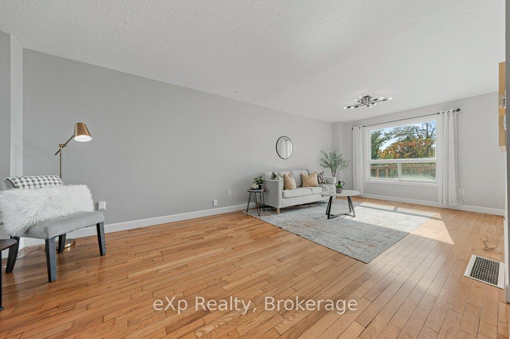 Photo 8 of 43 Boulder Crescent, Guelph, Clairfields/Hanlon Business Park — HOMEH