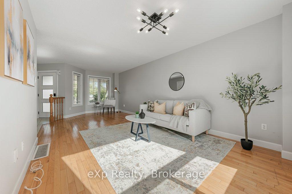 Photo 10 of 43 Boulder Crescent, Guelph, Clairfields/Hanlon Business Park — HOMEH