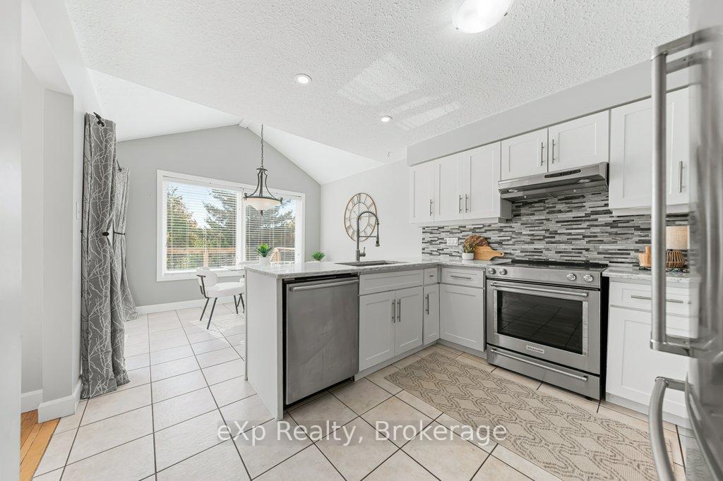 Photo 11 of 43 Boulder Crescent, Guelph, Clairfields/Hanlon Business Park — HOMEH