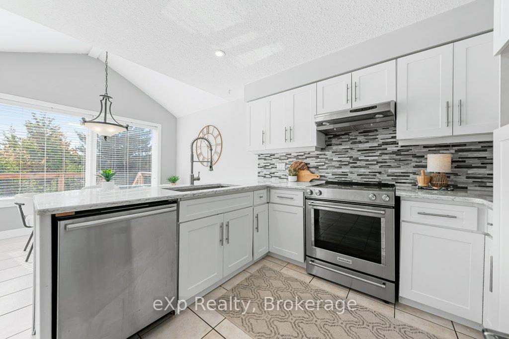Photo 12 of 43 Boulder Crescent, Guelph, Clairfields/Hanlon Business Park — HOMEH