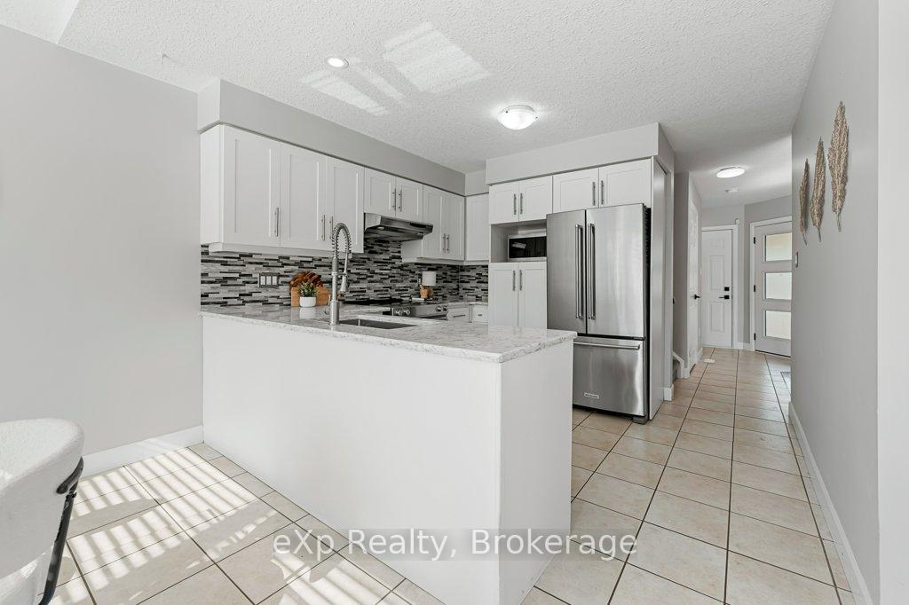 Photo 13 of 43 Boulder Crescent, Guelph, Clairfields/Hanlon Business Park — HOMEH