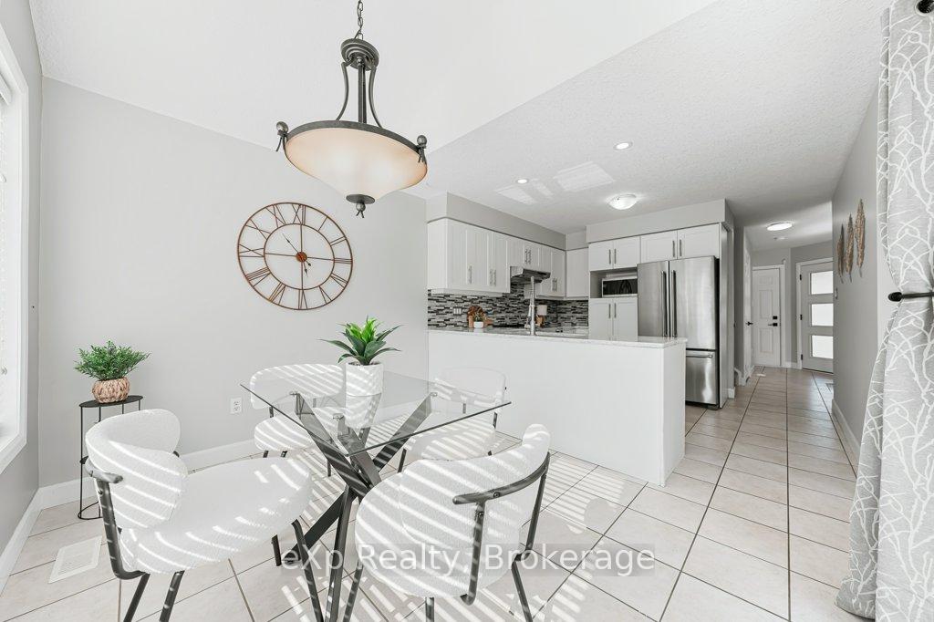 Photo 16 of 43 Boulder Crescent, Guelph, Clairfields/Hanlon Business Park — HOMEH