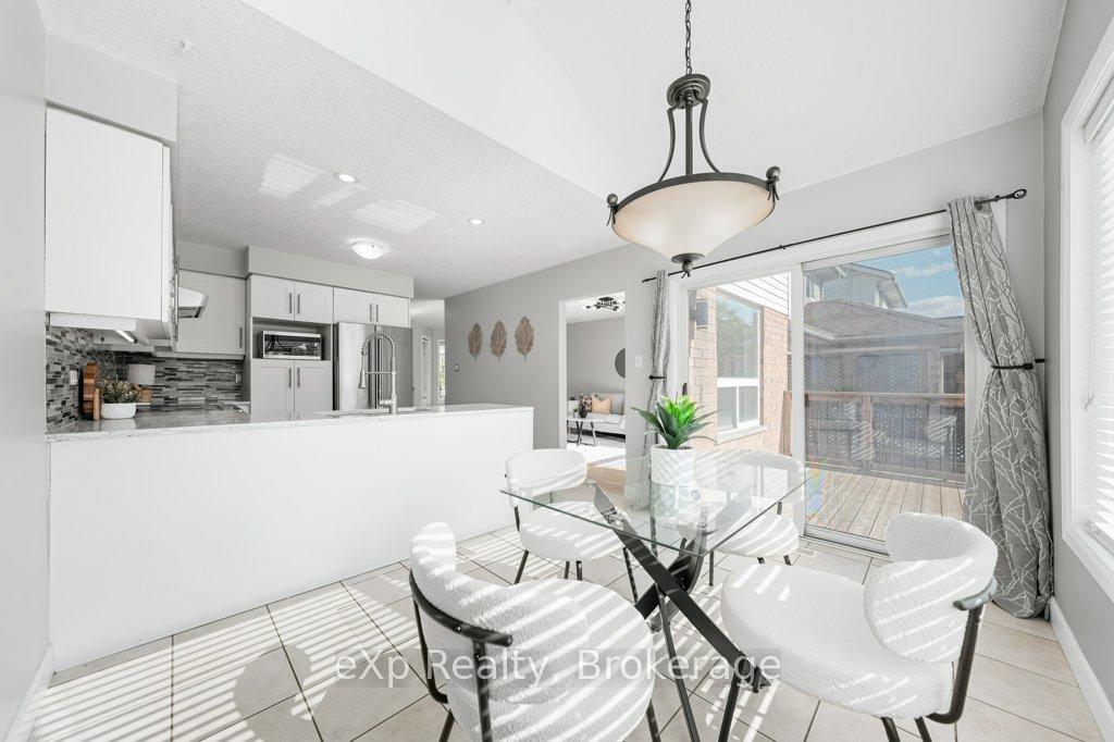 Photo 17 of 43 Boulder Crescent, Guelph, Clairfields/Hanlon Business Park — HOMEH