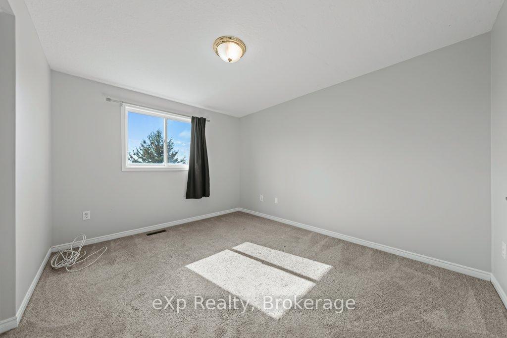 Photo 22 of 43 Boulder Crescent, Guelph, Clairfields/Hanlon Business Park — HOMEH